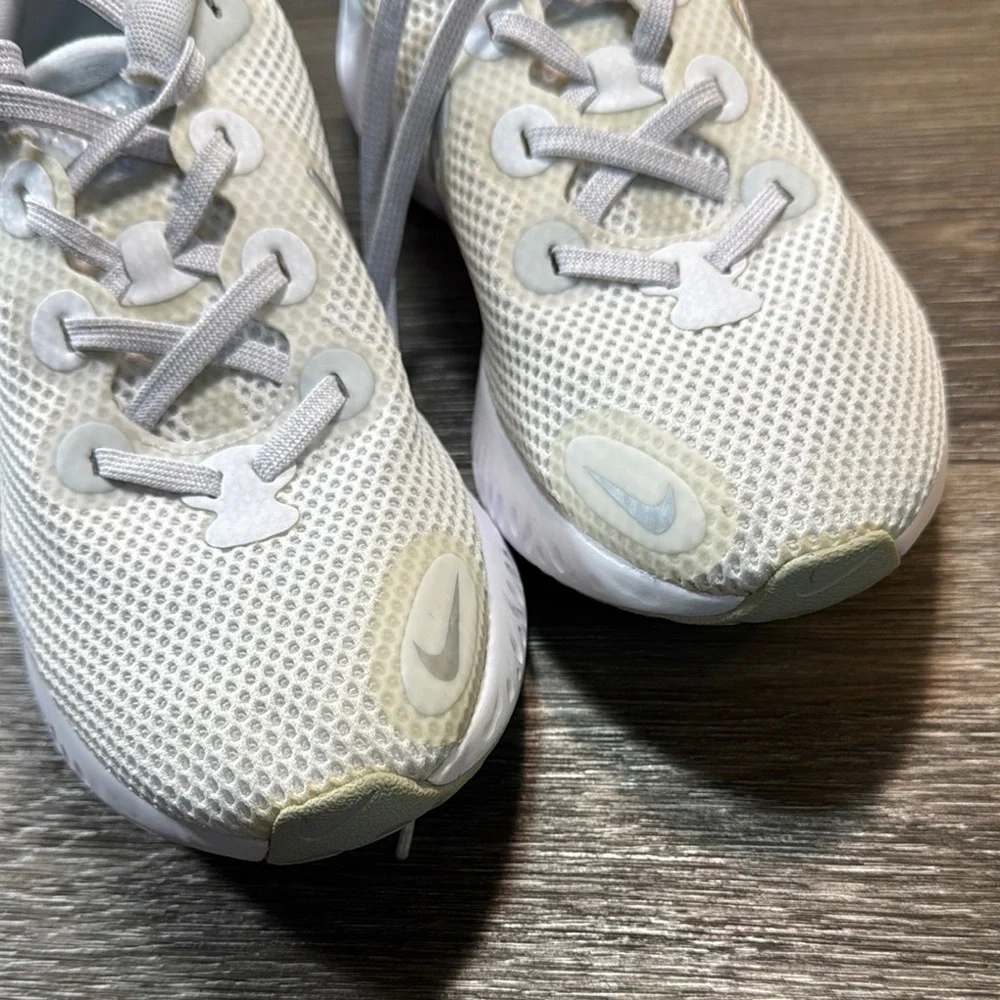 Nike renew Athletic Shoes woman’s 8 (b199)